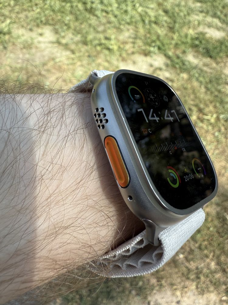 Apple Watch Ultra 49mm Titanium Case GPS + LTE Starlight Alpine Loop