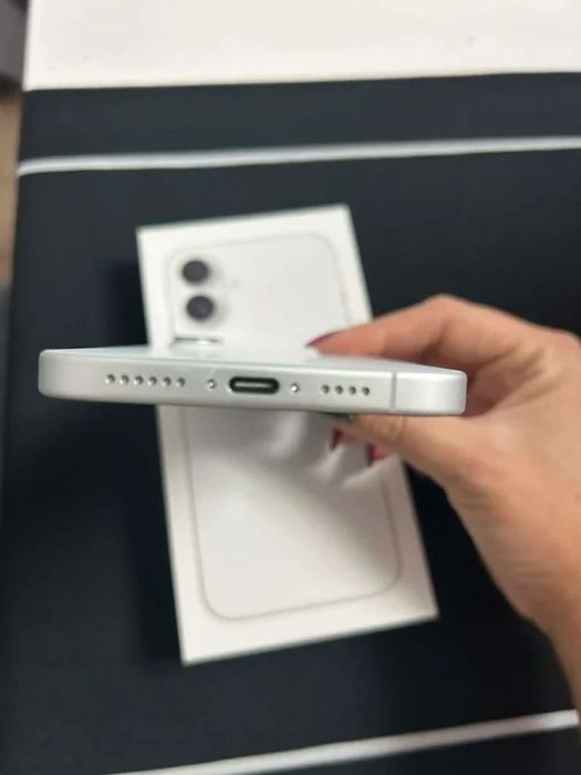 iPhone 16 plus biały