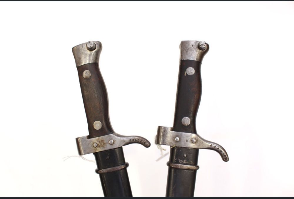 Duas baionetas modelo 1892 para Rifle Berthier