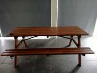 Mesa de pic-nic em madeira