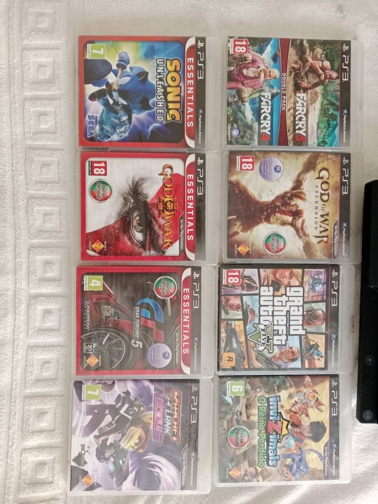 PS3 Slim com 2 comandos + 8 jogos em perfeito estado