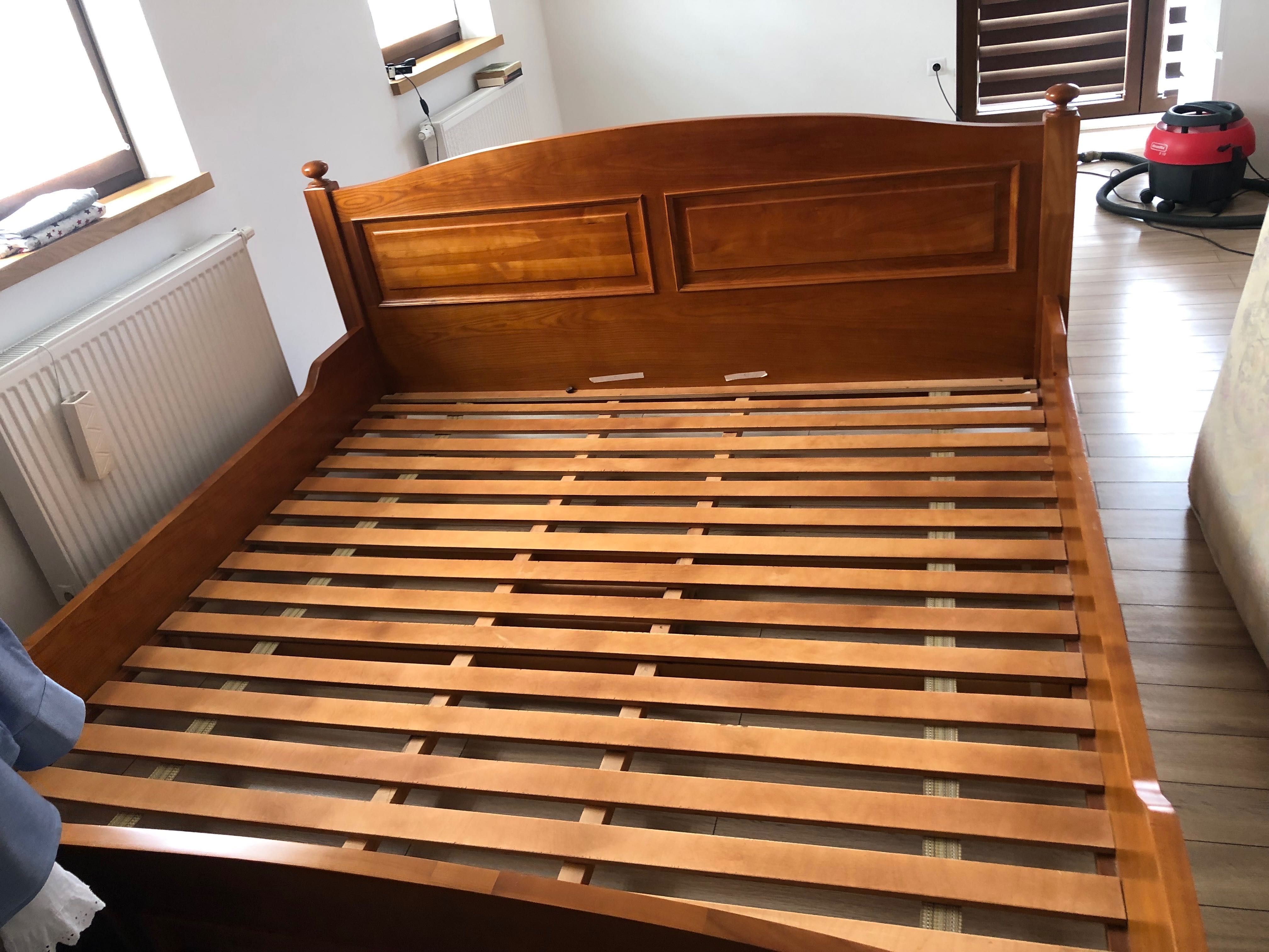Zestaw Sypialnia łóżko szafki nocne zasłony narzuta drewno