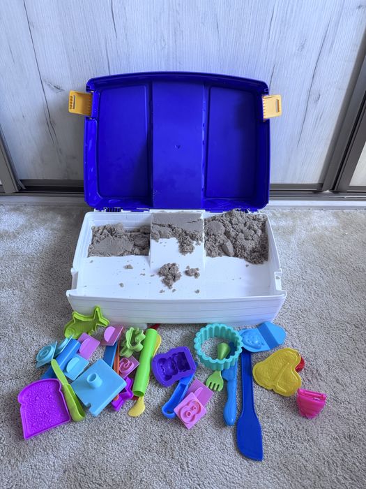 Piasek kinetyczny kinetic sand / walizka /zabawki / akcesoria