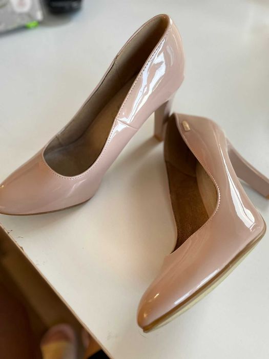 Kremowe szpilki r. 38