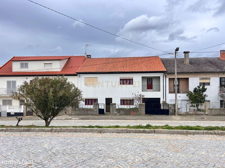 Moradia T4 com Terreno e Garagem | Algoso, Vimioso
