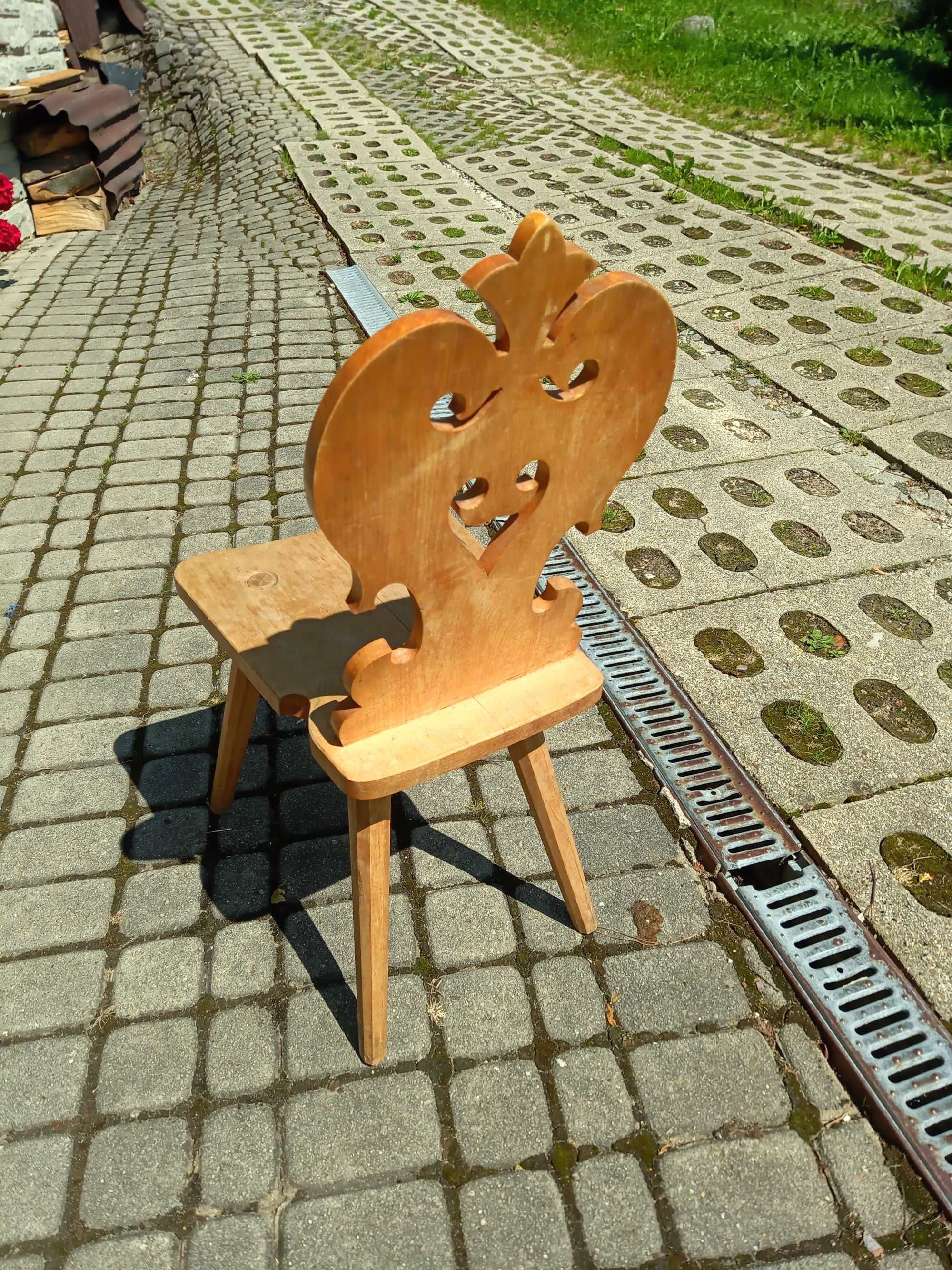 Meble góralskie (tatrzańskie): 4 krzesła/zydle
