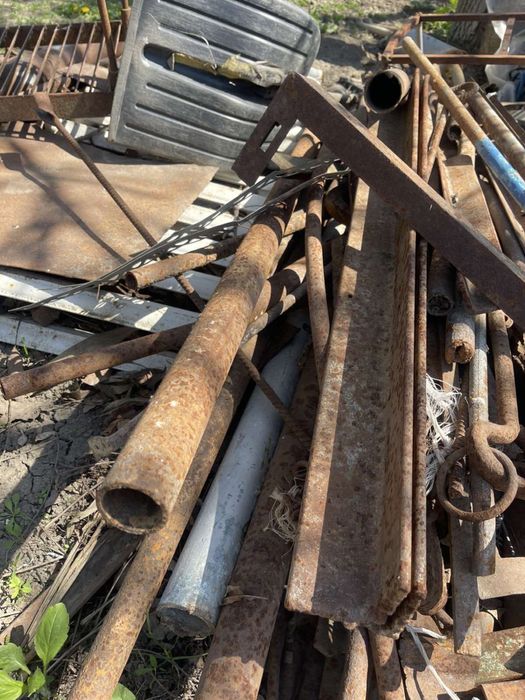 Продаю угольки труби бляху по 18 грн кг