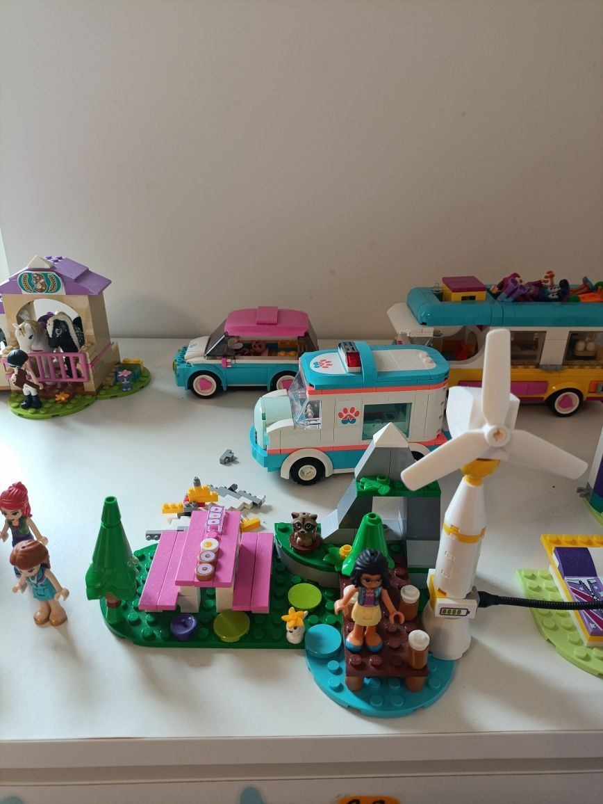 Zestawy LEGO friends + pudełko z klockami LEGO
