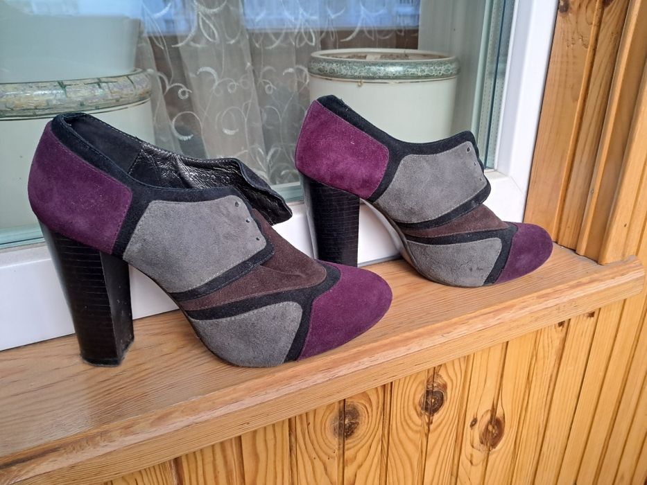 Демісезонні замшеві туфлі на підборі (чобітки)