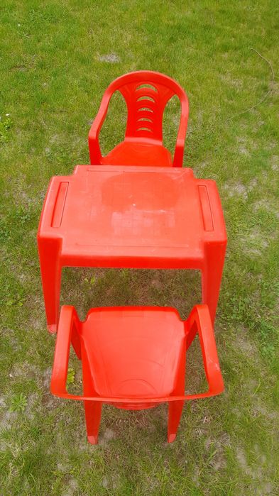 Stolik ogrodowy dziecięcy i dwa krzesła