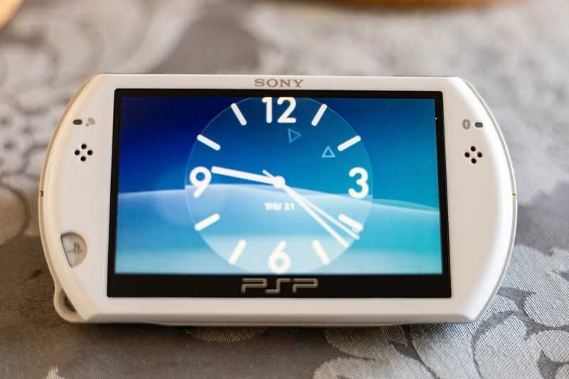 PSP Go Branca c/Carregador