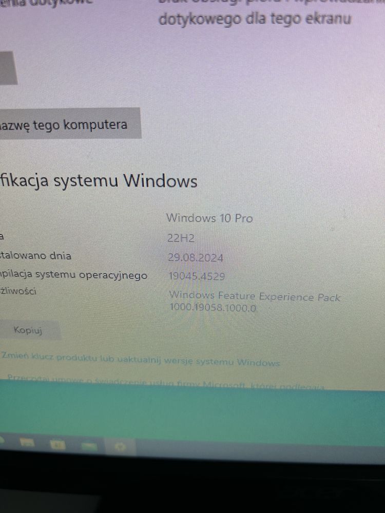 Komputer stacjonarny z monitorem