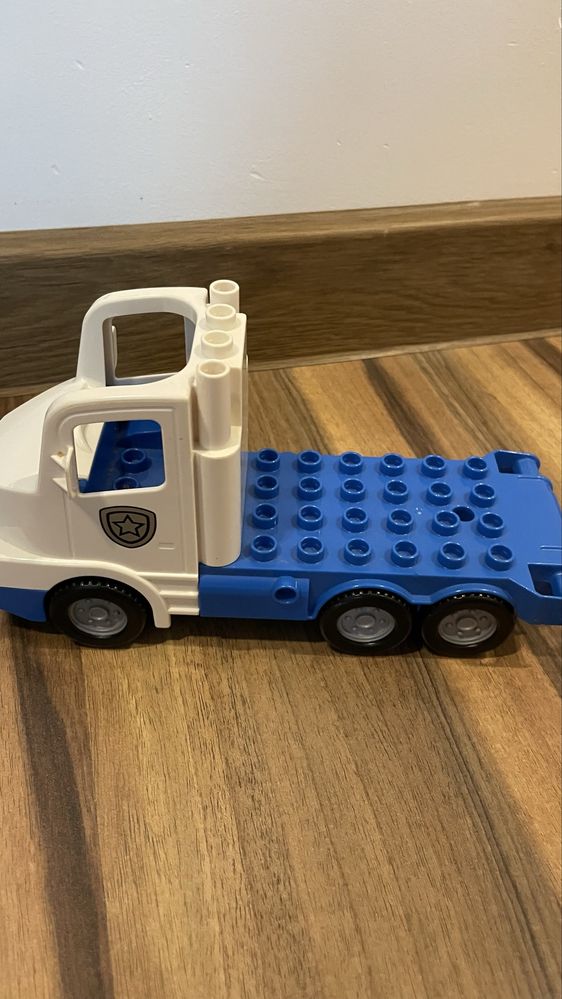 Lego duplo. Ludziki oraz pojazdy