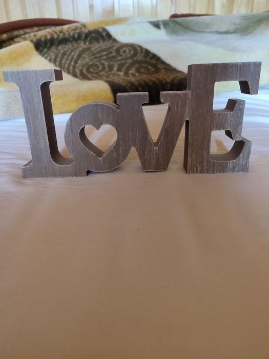 Napis Love dekoracja