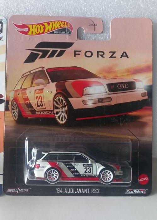 2 Hot wheels audi R8 e 94 audi avant RS2