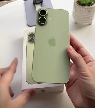 iPhone 17 256GB + Capa original iPhone silicone verde • NOVOS