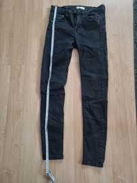 Czarne jeansy pull&bear