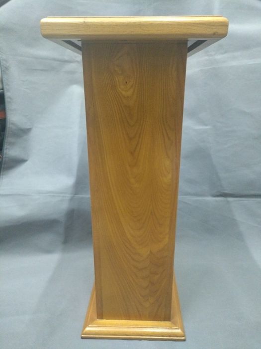 Coluna em madeira como nova com oferta