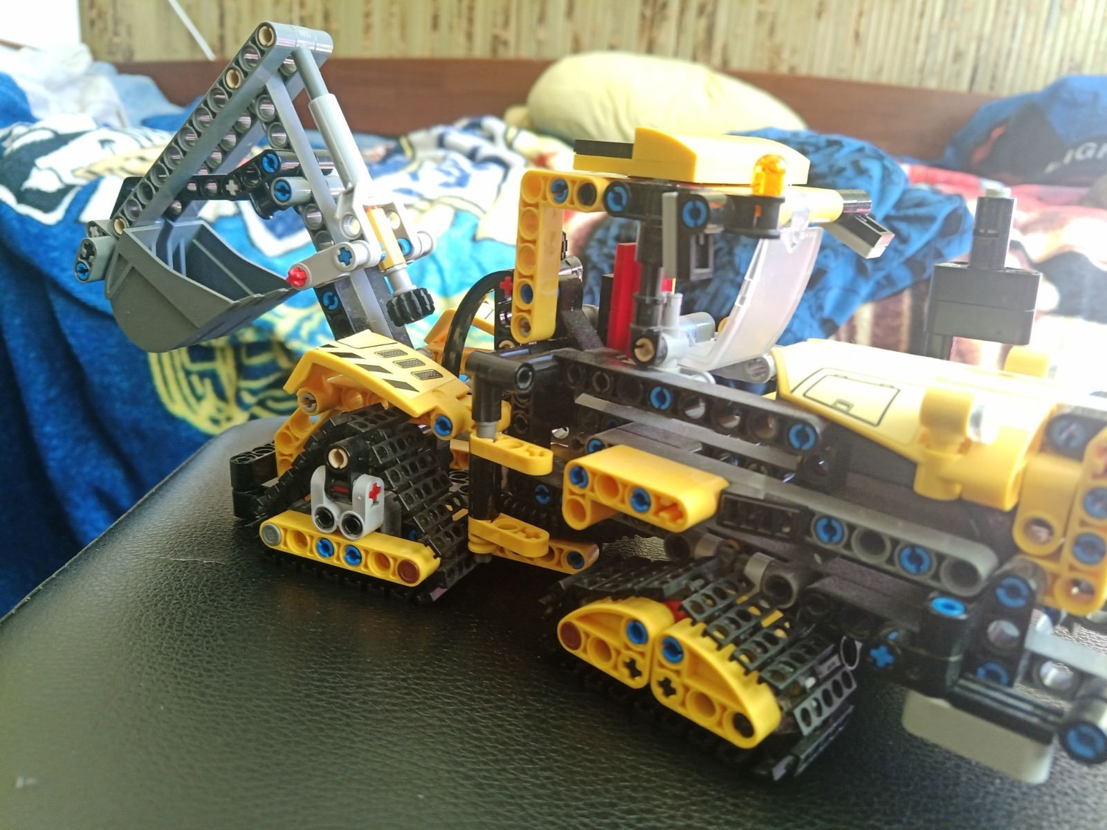 Конструктор Lego Technic Важкий екскаватор 2 в одному  42121