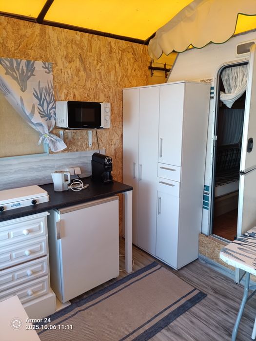 Venda de caravana com avançado em espaço privado