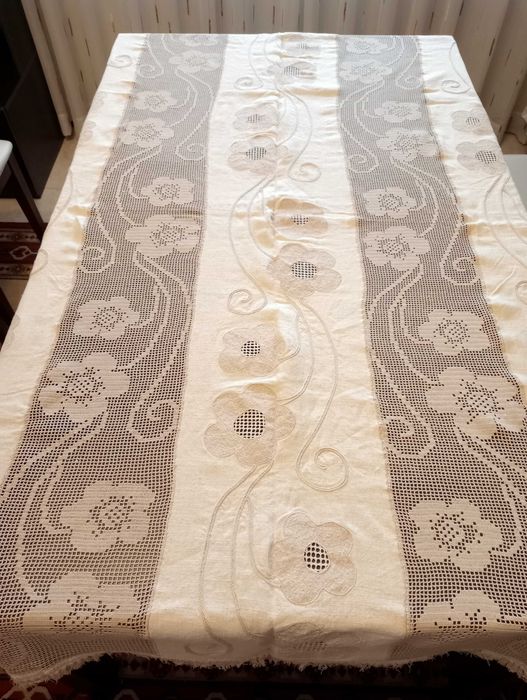 Toalha de croché e linho