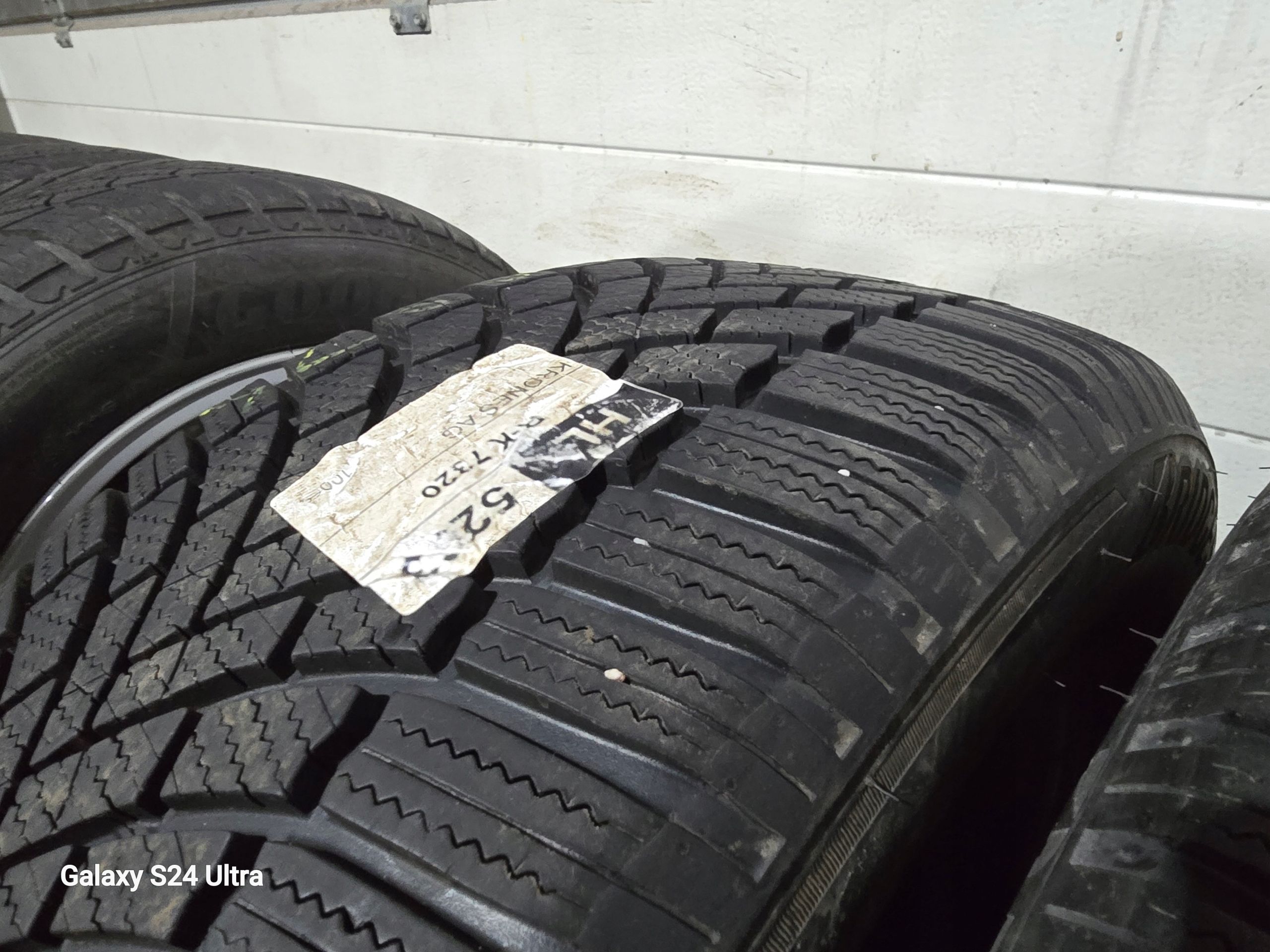 Bridgestone Blizzak LM005 235/55R17 103V 7mm 4X 22R