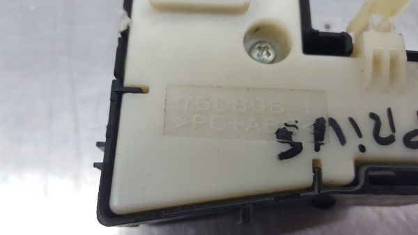 Comando / botão / interruptor multifunções TOYOTA Prius Hatchback (_W3