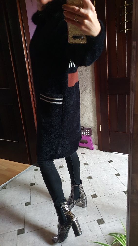 Czarna śliczna alpaka płaszcz kaptur futerko a la Tommy TH S M