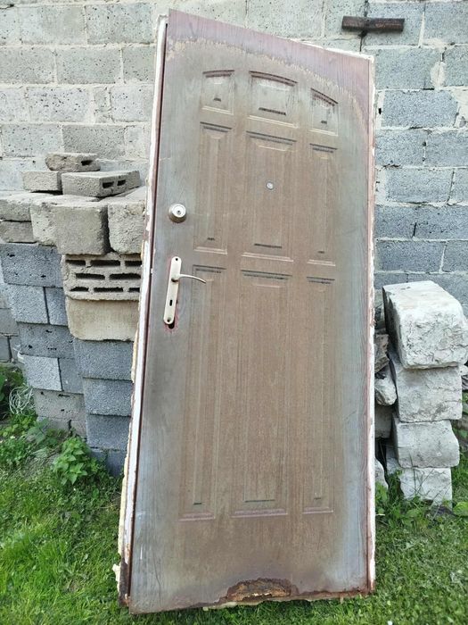 Solidne drzwi metalowe