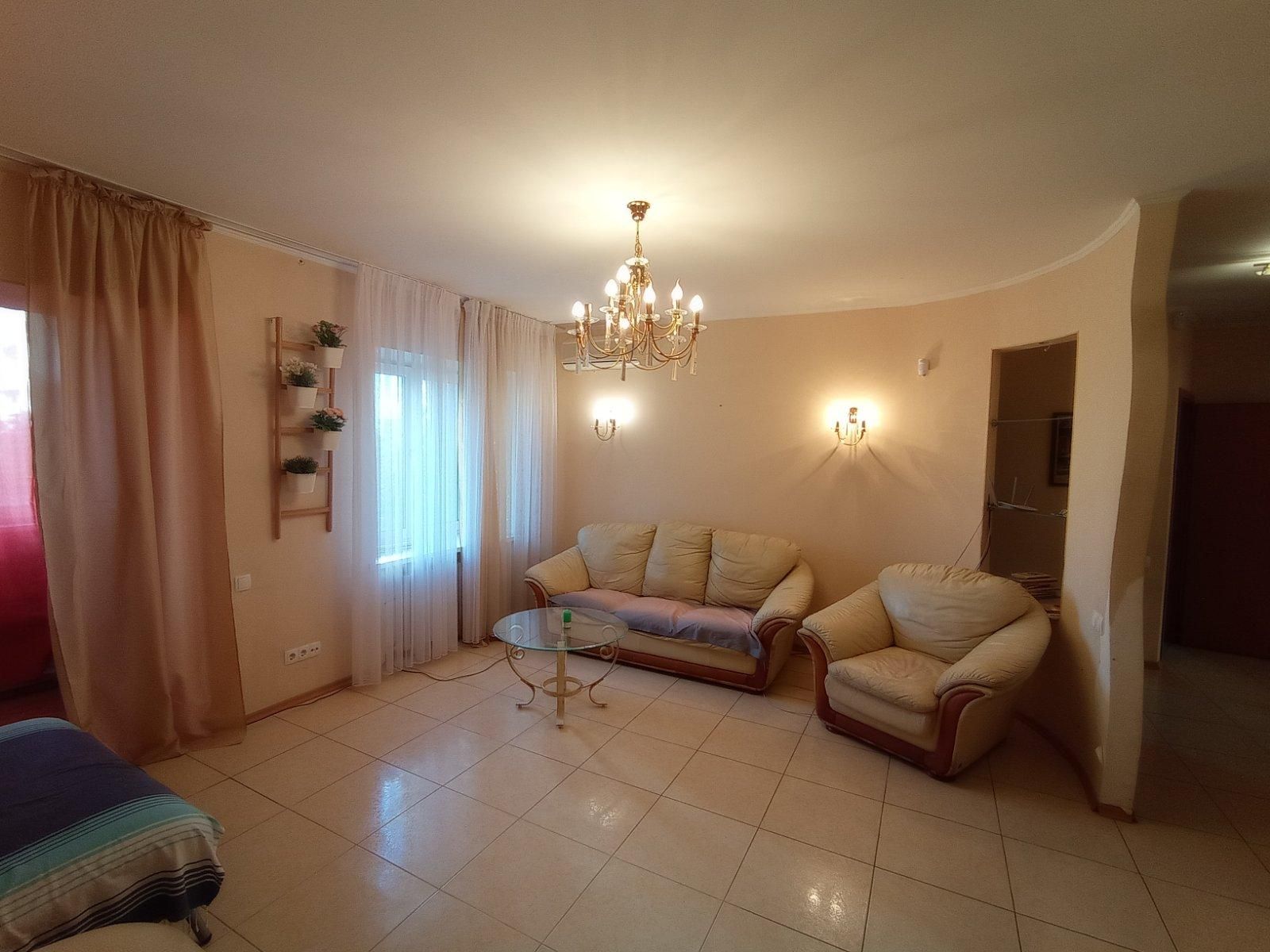 Продам 3- ком. ул. Маршала Говорова в р-не парка Победы(995-959)