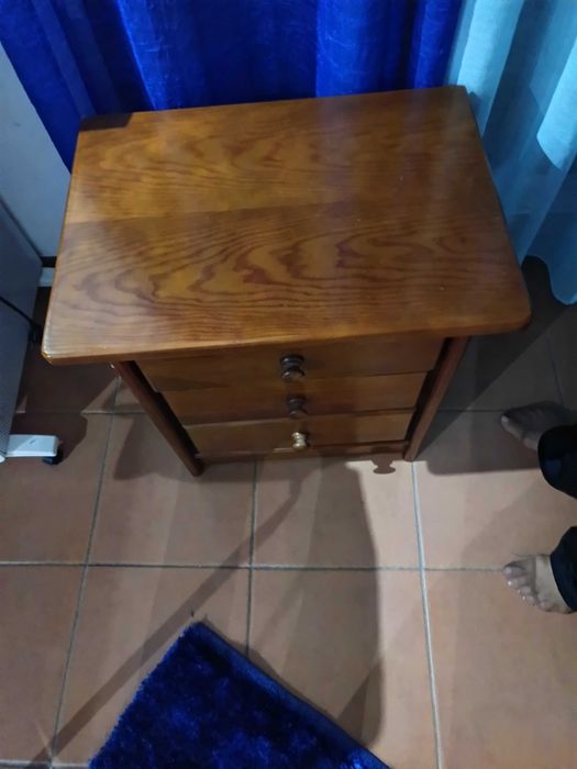 Comoda e mesas de cabeceira