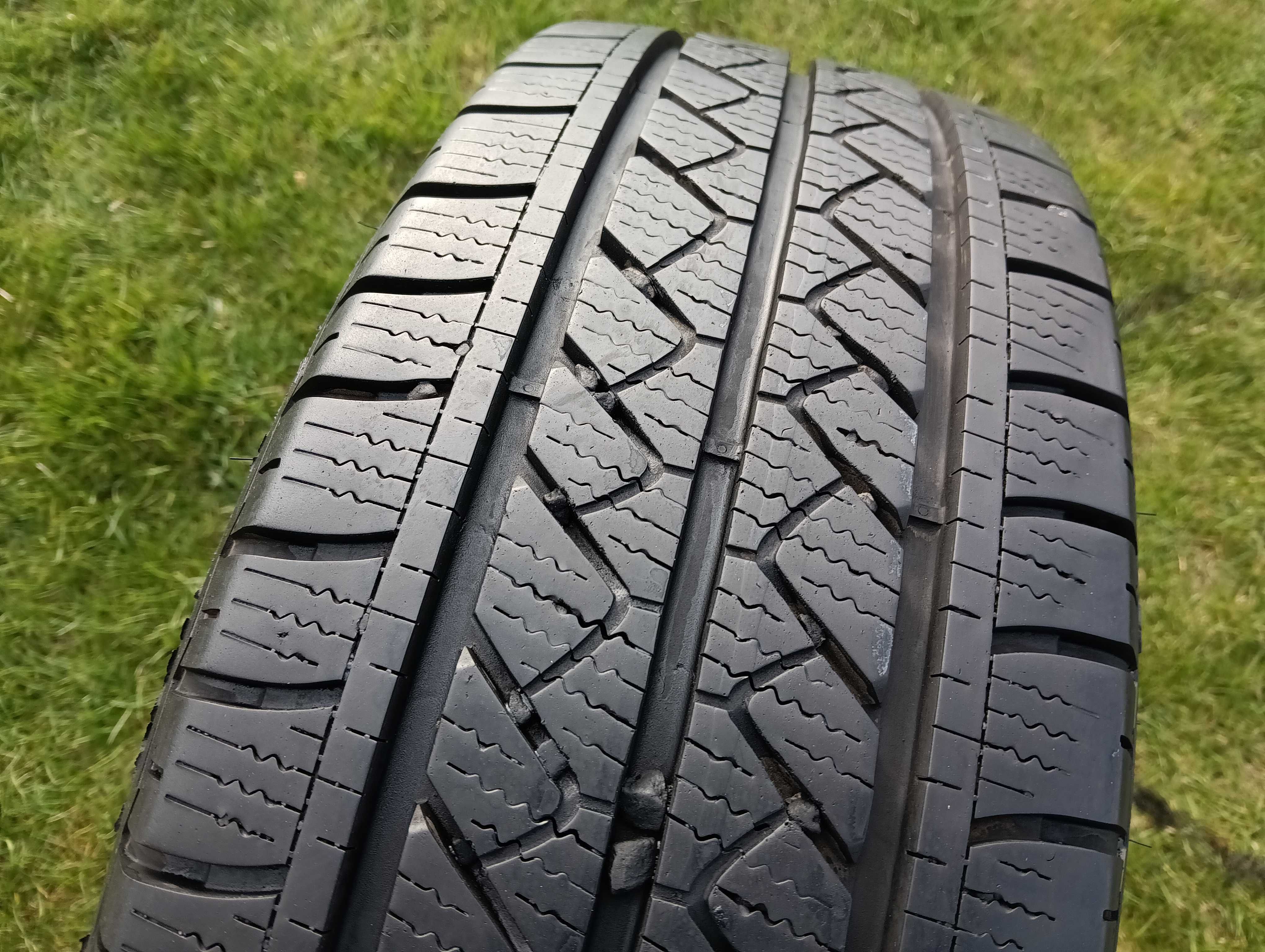 opona 215/65/16C Goodyear Vector 4 seasons Cargo 1 sztuka 8mm 2023