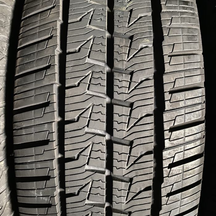 Шини 215/65/16с - 4шт Continental VanContact4Season