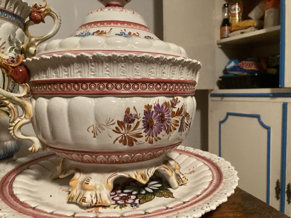 Louça decorativa muito antiga