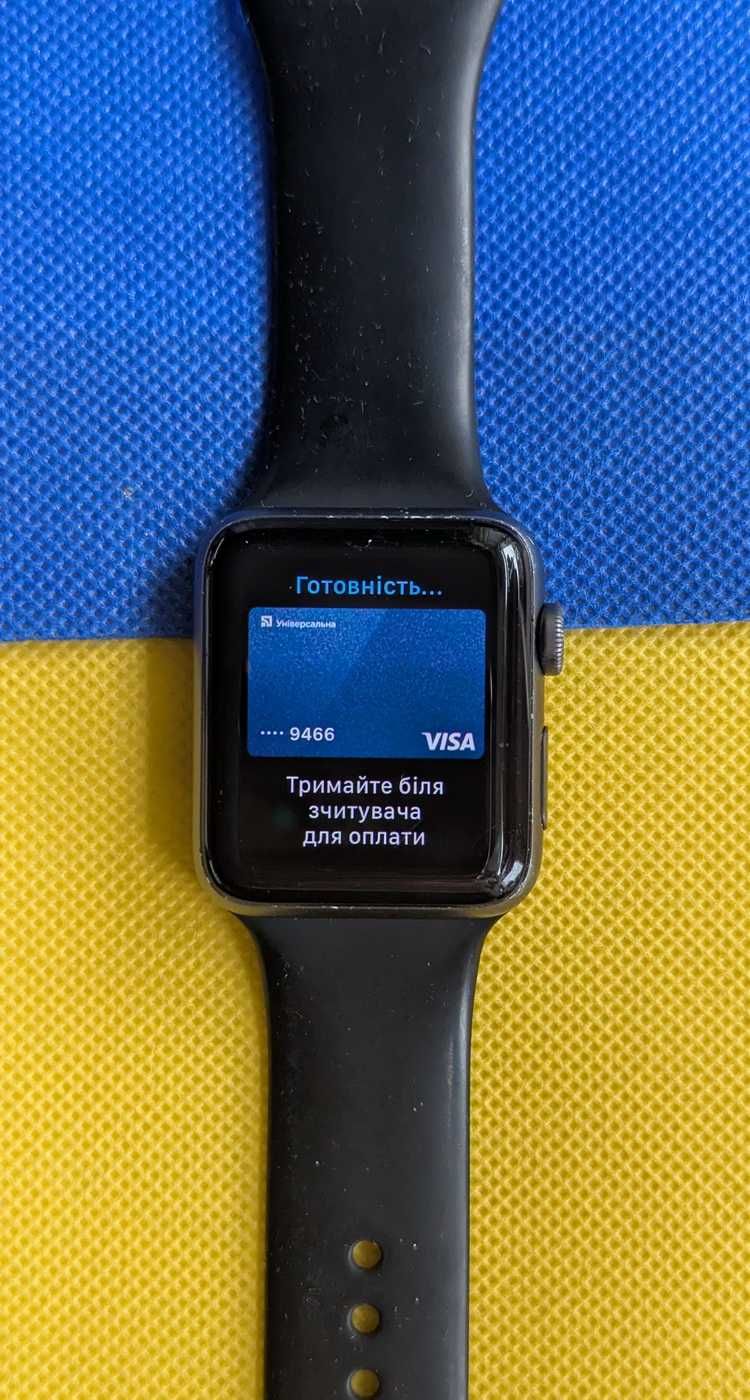 Доступні все працює Apple Watch series 2 42 mm  акб 84%