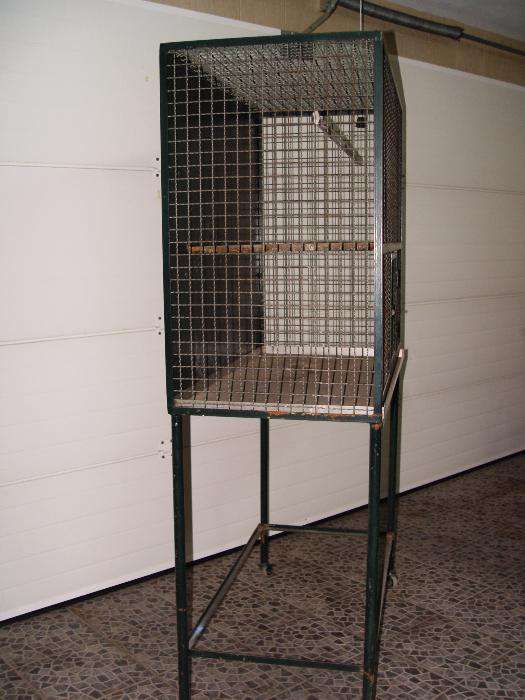 Gaiola Grande com Rodas e Tabuleiro em Inox