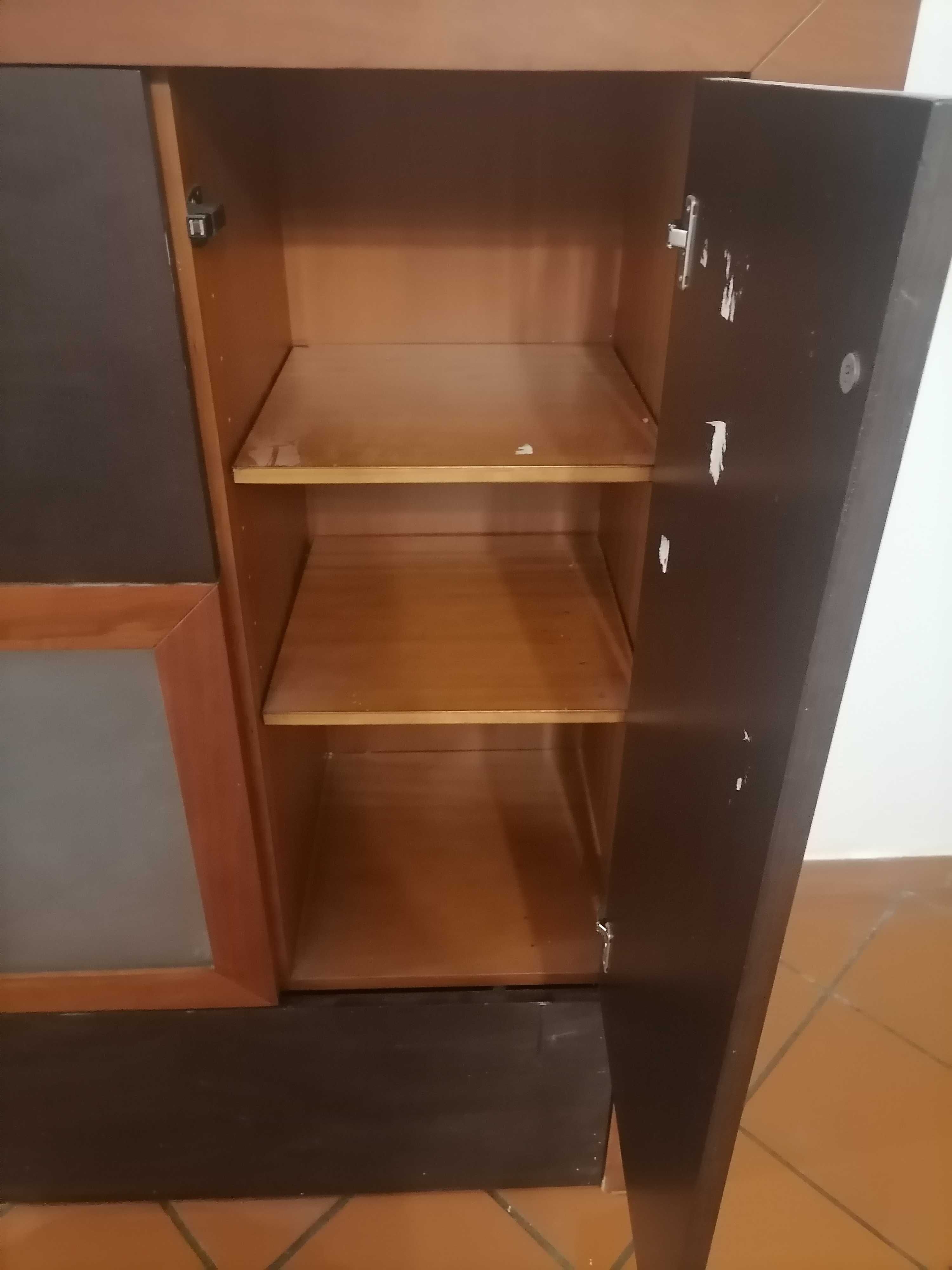 Louceiro/móvel de Sala