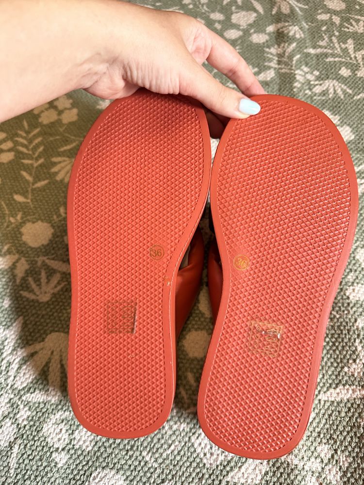 Chinelos laranja escuro Lola Casademont novos