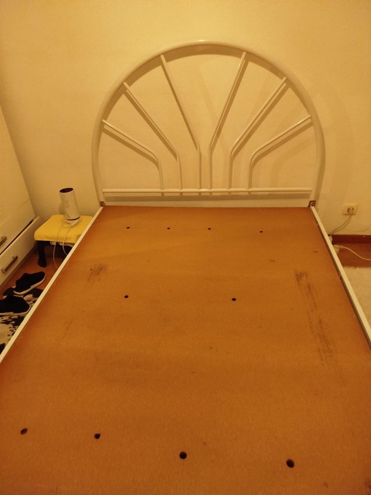 Cama de casal usada