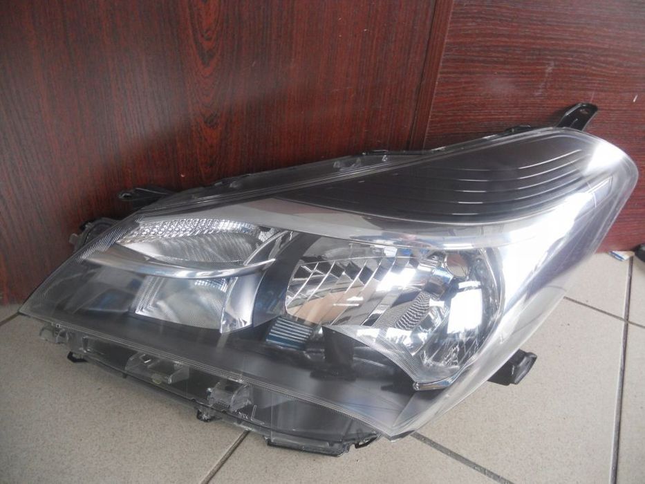 TOYOTA YARIS 3 III LIFT LEWY REFLEKTOR EUROPA