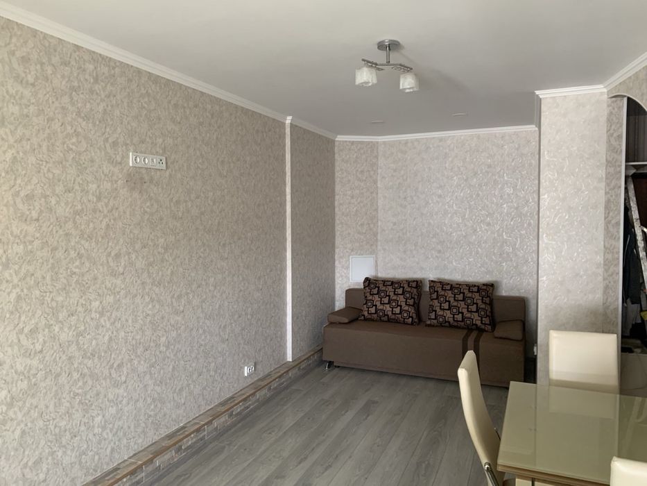 Оренда 1 кім. кв. 50 кв.м. з кухнею студією. Осокорки, ЖК Статус Град