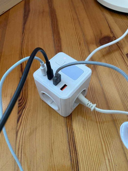 Подовжувач-куб мережевий 8-в-1 з 4 USB PD LED-лампа 3 розетки 2500W