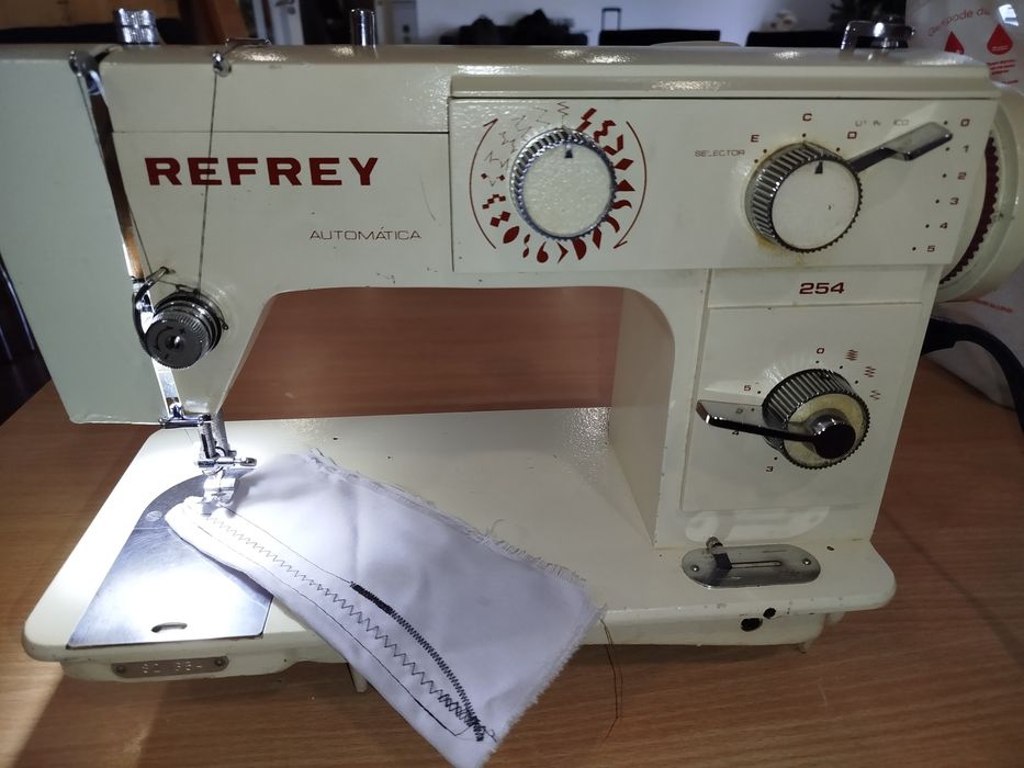 Máquina de costura refrey 254
