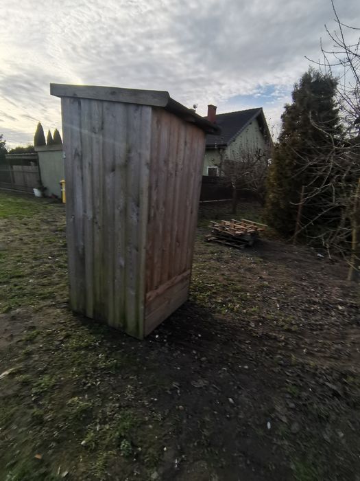 Witam sprzedam  Toaletę wychodek bardzo dobrym stanie