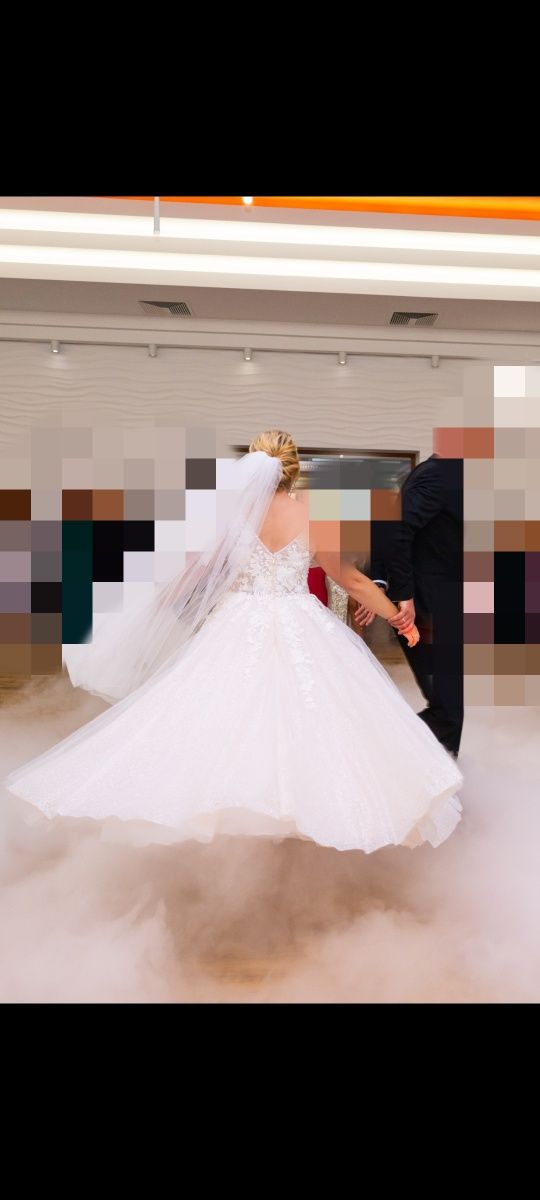 Suknie ślubna bogato zdobiona