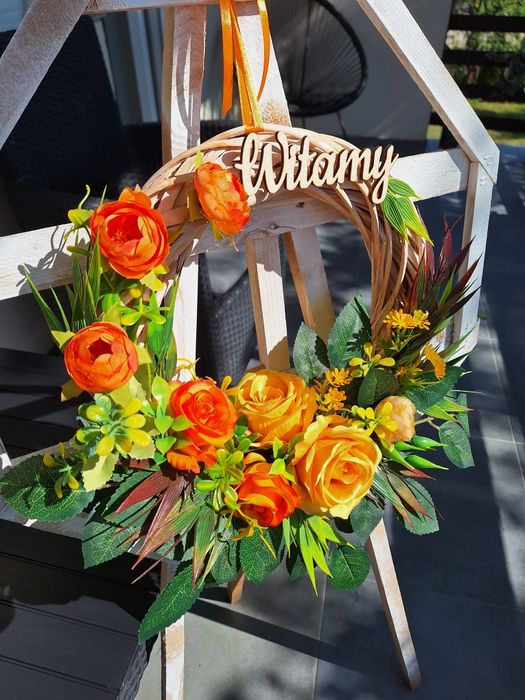 Wianek całoroczny z różami, Wianek na drzwi z napisem  "Witamy"