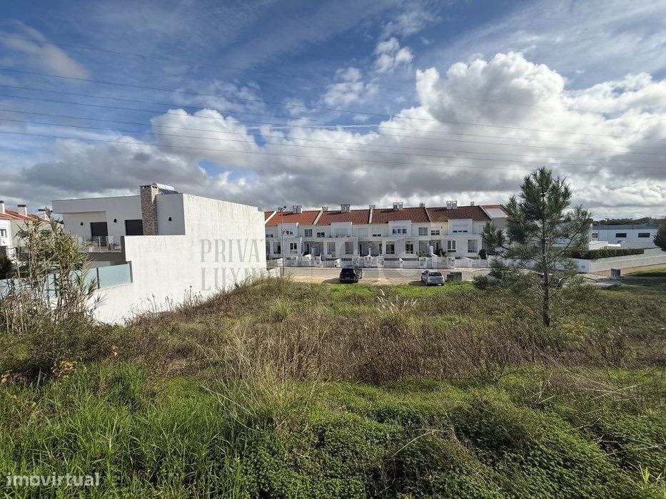 Lote Terreno para Construção de 2 Moradias em Banda