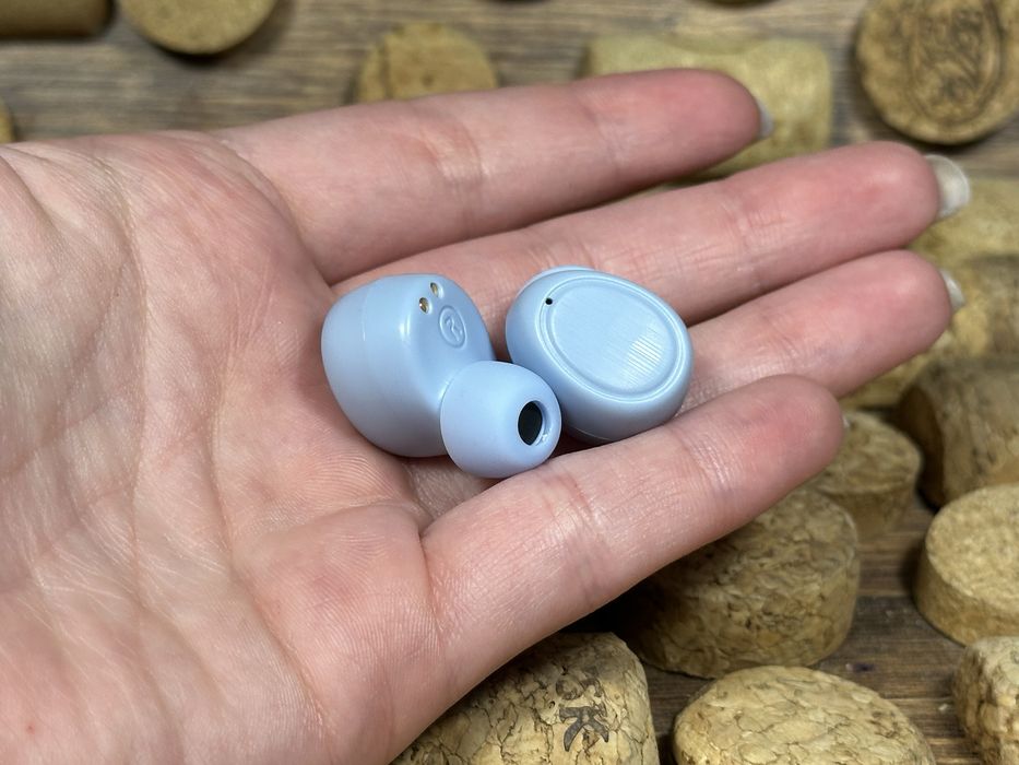 з бездротовими навушниками Heyday true wireless earbuds.