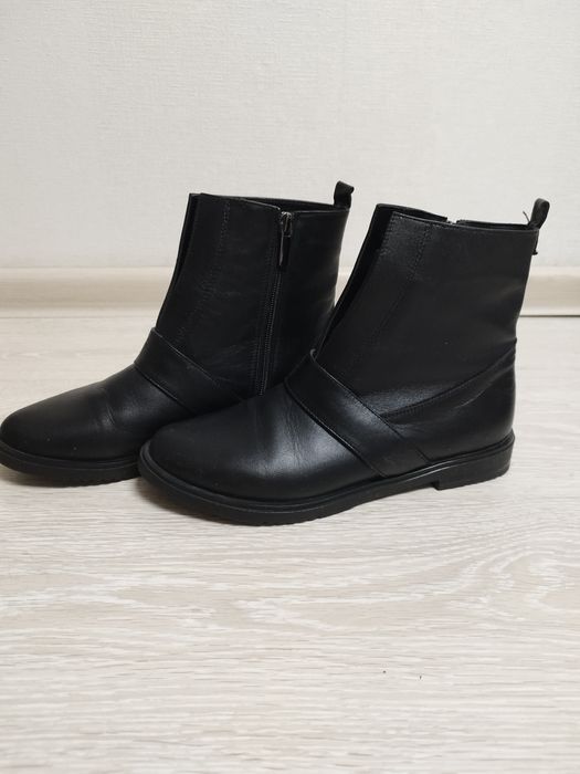 Продам жіночі ботинки