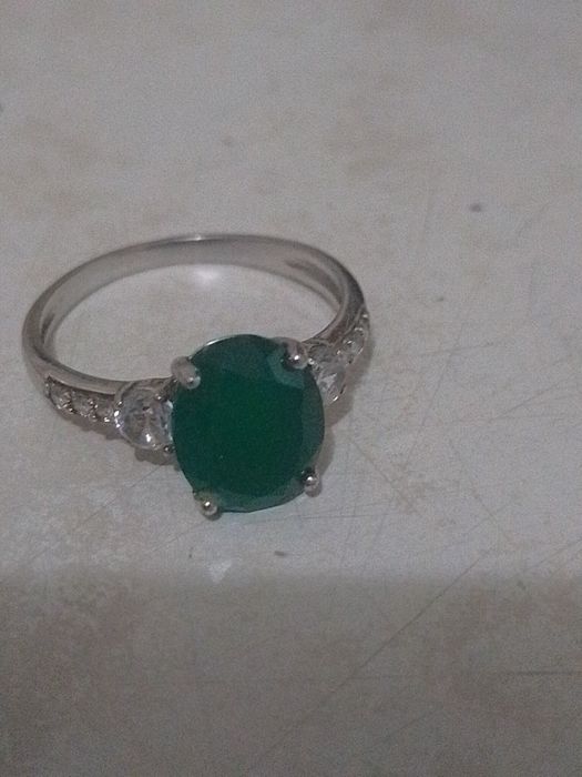 Продам нову срібну каблучку з зеленим кварцем та фіанітами